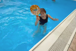 夏全開！加護亜依が仲間と楽しむプール遊びと豪華食事