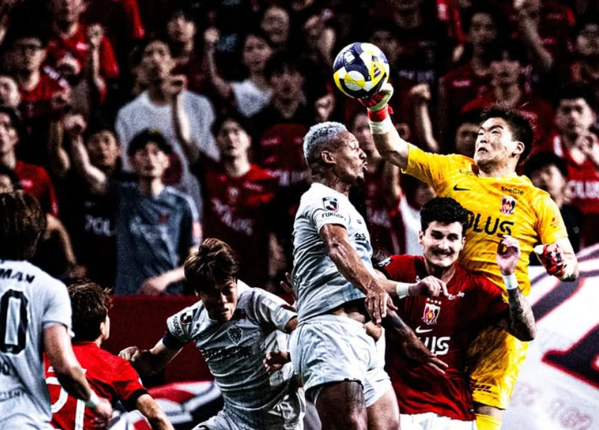 守護神の執念が光る！浦和GK西川周作が“攻撃的な守備”で見せた気迫