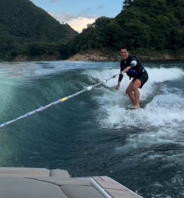 元サッカー選手 槙野智章 圧倒的な運動神経！初めてのウェイクボード！