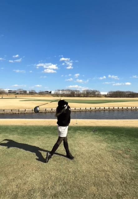 美人プロゴルファー青木茉里奈、