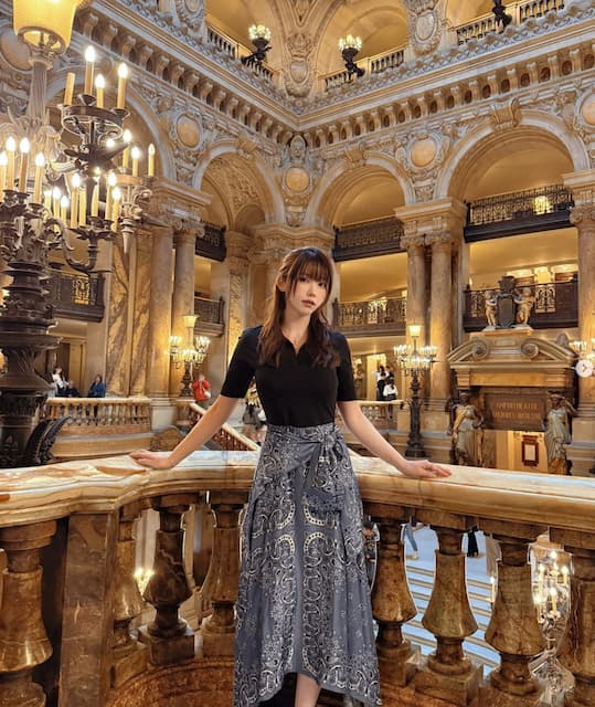 グラビアアイドル・えなこがフランス観光「オペラ・ガルニエめちゃくちゃ綺麗だった！」
