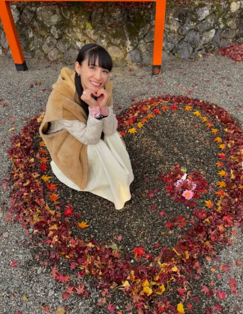 「神ファンサありがとうございます！」Perfume あ〜ちゃんが神社でキュートなショットを公開