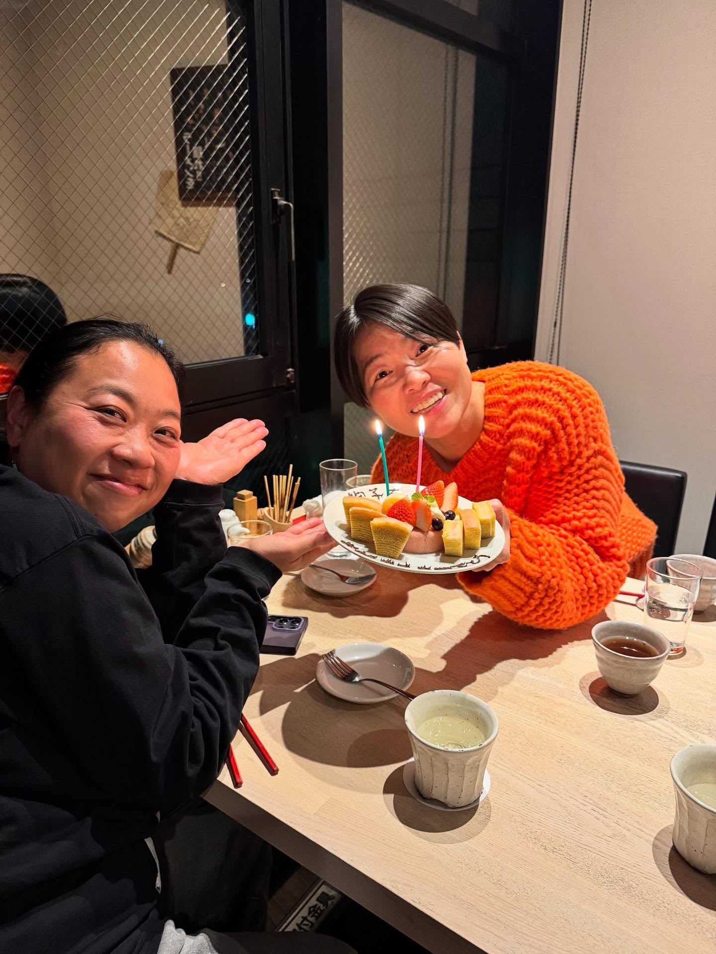 イモトアヤコが40歳の誕生日を報告　いとうあさこと恒例の2ショットに「毎年祝っていただけて幸せ」