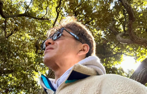 「北風強っ！」木村拓哉、木漏れ日の下での自撮りショットにファン歓喜