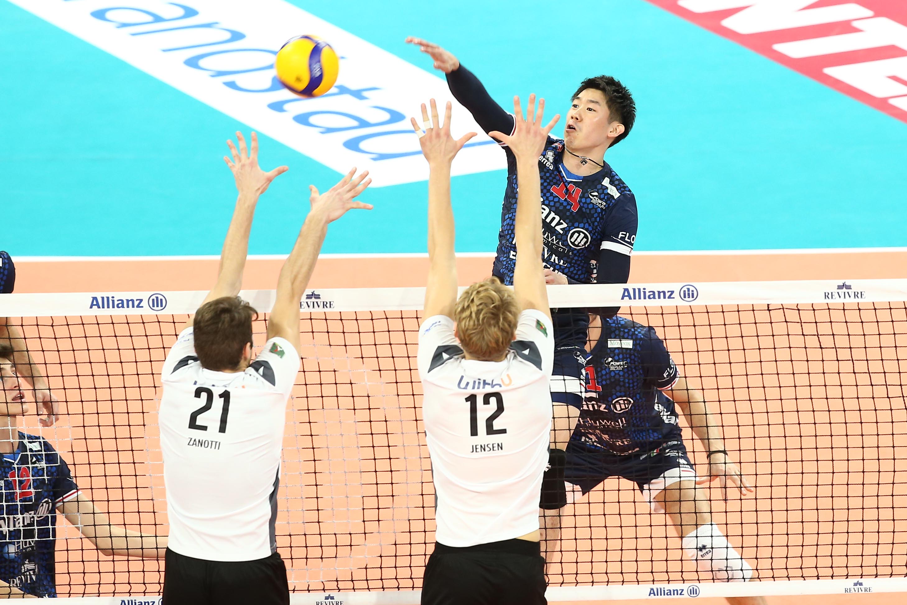 石川祐希がチーム2位の18得点！ミラノ勝利で連敗を2で止める