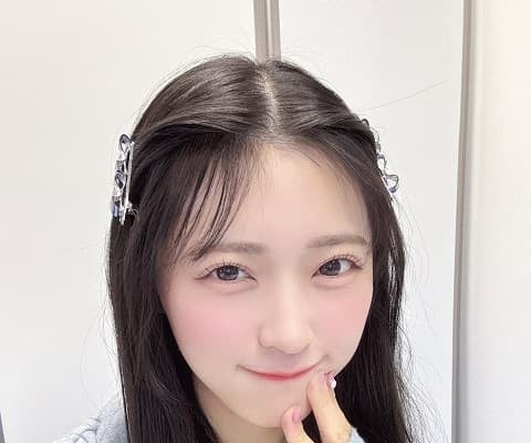「今日は珍しく…」AKB48 佐藤綺星のレアな”デコだし”姿にファン「美人すぎるよぉ」