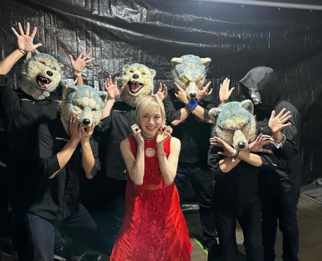 「コラボ最高!!」鬼滅の刃でタッグを組んだアーティストが再会！ガウガウポーズで喜びを露わに！