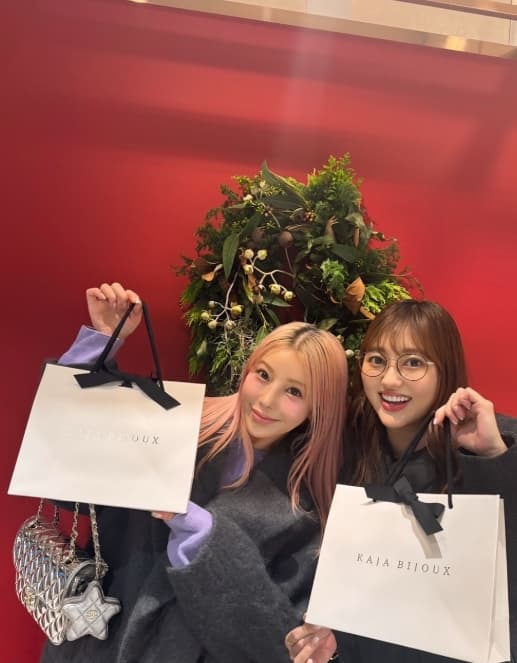 ジュエリーに心躍らせて…人気タレント〇〇がPOP UP訪問＆カニで大満足の一日