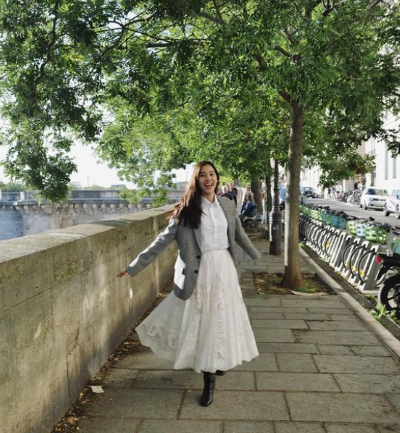 「4枚目の優子ちゃん楽しそうでかわい〜！！」新木優子のパリを楽しむ様子が可愛すぎると話題に👀✨