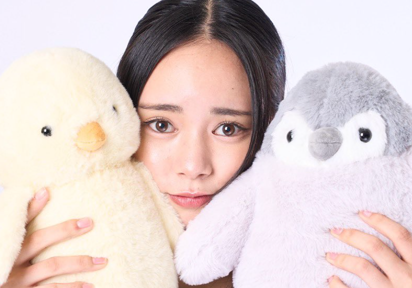 舞台「青空メロディーズ」開幕！ぬいぐるみと写る女優の姿に「可愛すぎる」の声