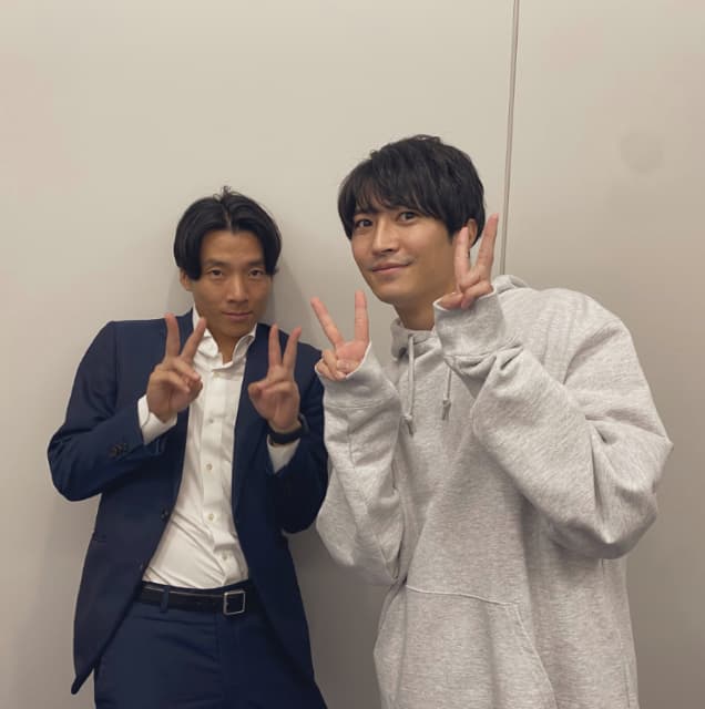 アナウンサー・伊藤遼が朝番組の代打アナウンサーを発表！「伊藤の代打は〇〇」同期仲良しツーショットを披露！