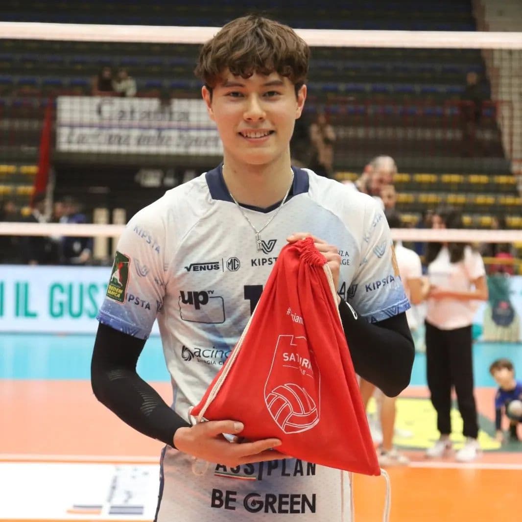 髙橋藍が今シーズン2度目のMVPを獲得✨🏐