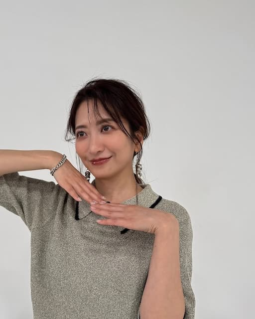 元日本テレビアナウンサー・笹崎里菜、「言われるがままなんだかよく分からないポーズ」の写真をアップ！