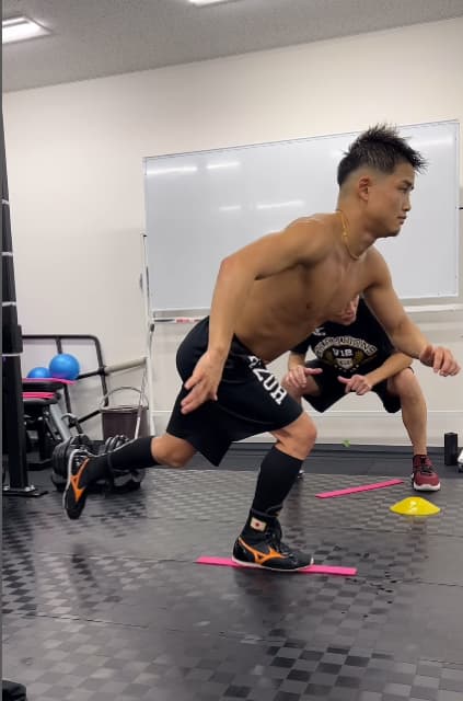 ボクサー京口紘人が超ハードな体幹トレーニングを公開！