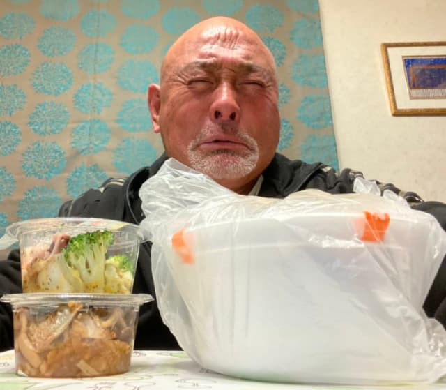 「トホホ…」武藤敬司 62歳の誕生日は自宅で独り、コンビニおでんに祝ってもらう…