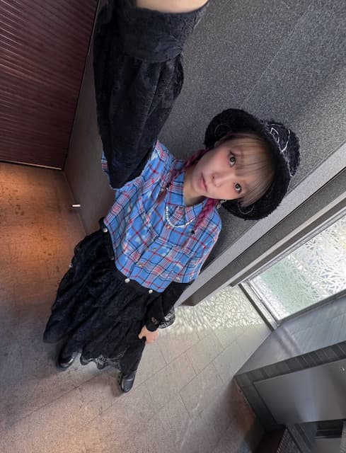 「今日から暖かくなると聞いて、すっかり春気分」LiSAが春の装いをシェア