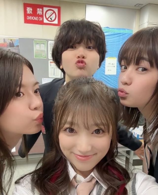 撮影の合間にパシャリ！矢吹奈子が日曜劇場『御上先生』の放送を告知とともにオフショットを公開