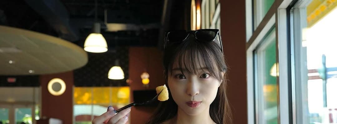 林佑香、卒業旅行でアメリカのディズニーへ。キャミソール姿が可愛いと話題に！