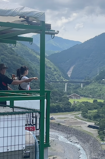 「え！すごすぎる！！」「姿勢めっちゃ良い」由布菜月がバンジーに挑戦した動画が話題に