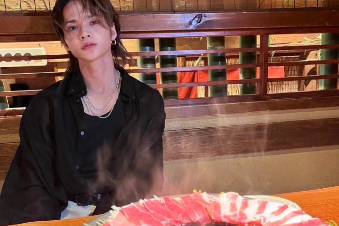 お肉より、きれいな顔にしか目がいかない！！上田竜也のビジュアルに、ファンはドキドキが止まらない！！