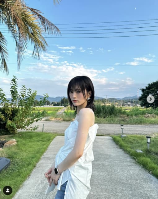 山本彩 「肩あらわ」の美ショットでファン魅了！