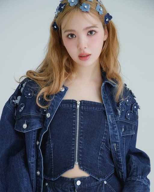 藤田ニコルがCALNAMURアイテムを使ったの全身デニムコーデを披露！