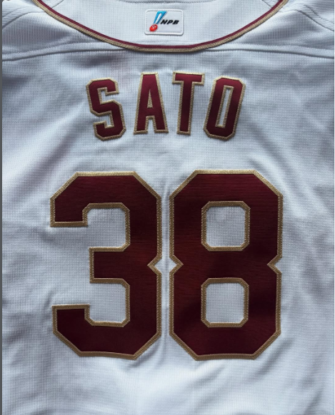 楽天移籍の佐藤直樹が始動　新ユニフォーム姿で沖縄入りを報告