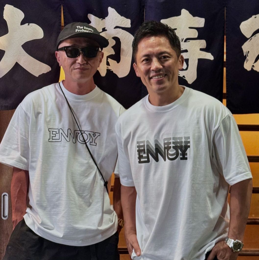 柔道五輪3連覇のレジェンドが大物デザイナーとの2ショット公開