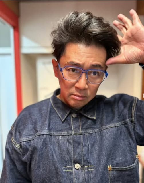 「かっちょいい〜！！」ビビる大木が青メガネを披露！