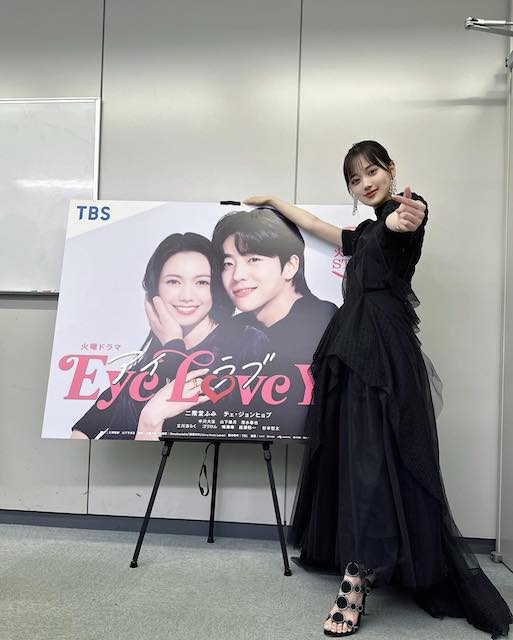 山下美月出演のドラマが23日に待望のスタート❗️黒いドレスの衣装で制作発表に登場🦸‍♀️