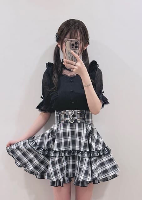 人気コスプレイヤー・えなこがツインテ×地雷系コーデを披露!?「世界救える」「マジ天使」