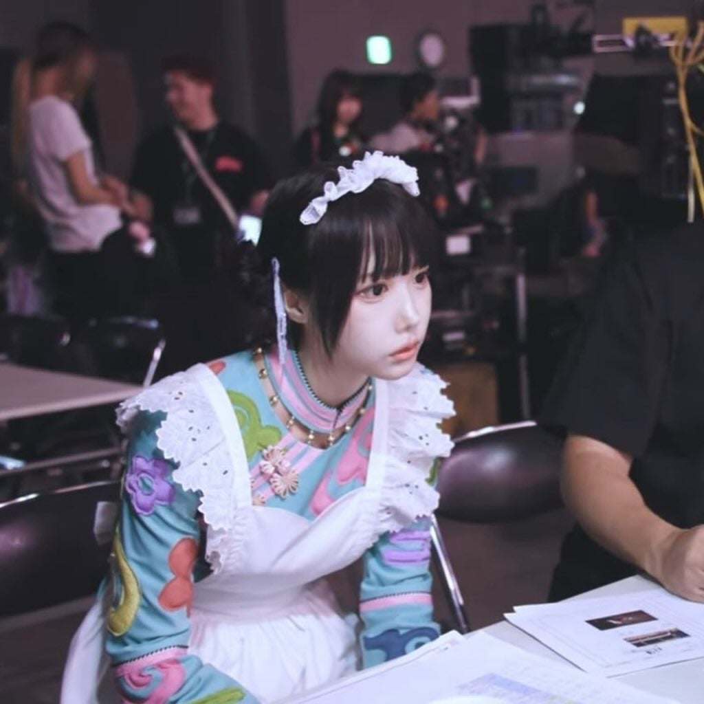 「人の話聞いてる時の顔オワッテル」あのちゃんのぼーとしてる顔が可愛すぎると話題に！