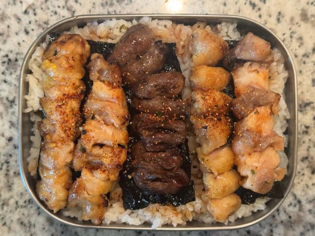カンニング竹山、配信後の焼鳥が奇跡の弁当に進化。高菜×海苔の二層仕込みで爆発的うまさ