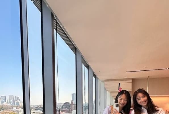 「超豪華な誕生日プレゼント！」仲良し女優二人が、誕生日のお祝いにお揃いにしたものとは？