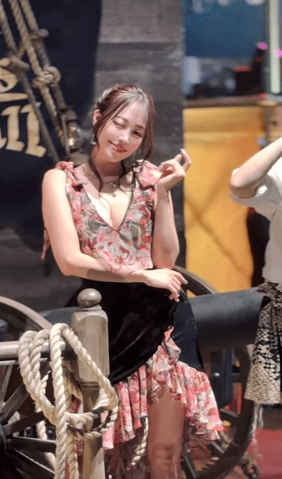 グラドルの霧島聖子が”海賊船フォトスポット”で魅せた！色香MAXのポージングムービー