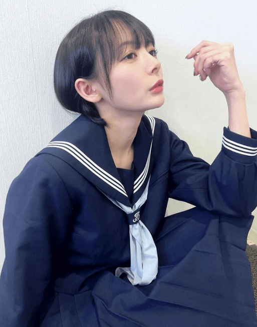 岡田紗佳「まさかの3連続制服！」麗しの青春ショット公開でファン「同級生になりたい」と歓喜