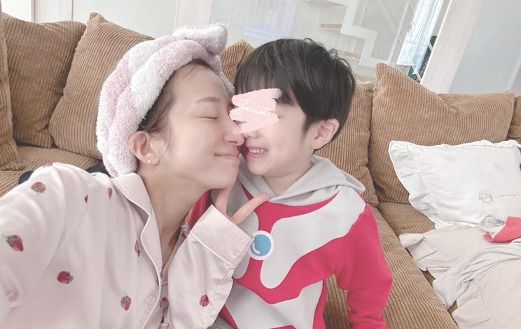 「ゆっくりな朝🌷💕✨」辻希美の日曜日☀️息子とのオフショット披露