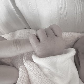 超人気女性YouTuber 第一子出産を報告 娘との