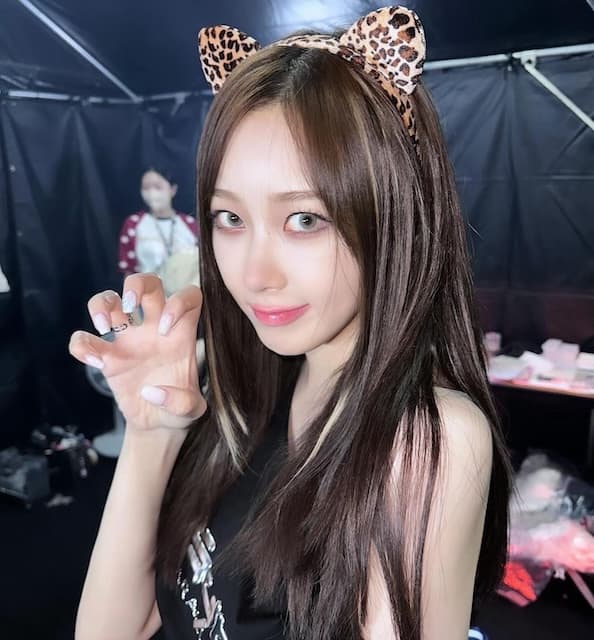 猫耳姿が可愛すぎる！韓国の人気アイドルがライブのオフショットを披露