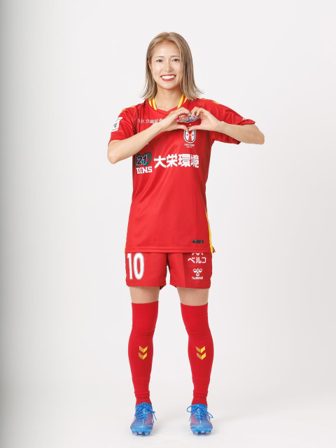 INAC神戸レオネッサ 成宮唯、新シーズンへ期待高まる"可愛すぎるユニ"ショットをインスタ公開！