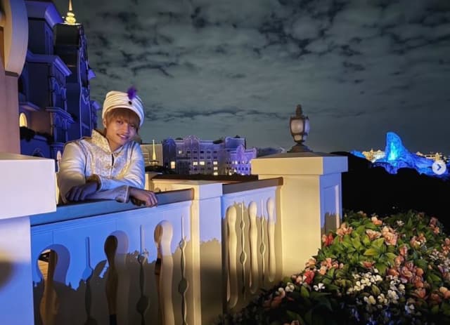 WEST.中間淳太が王子様のコスプレ！「好きになってしまう」と話題に