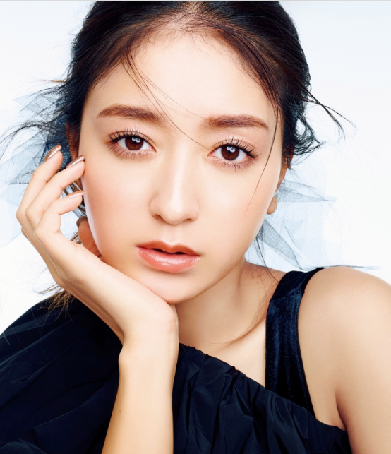 「なんて綺麗なんだ😍」みちょぱの“黒髪ナチュラルメイク”最新ショットが話題に👀✨