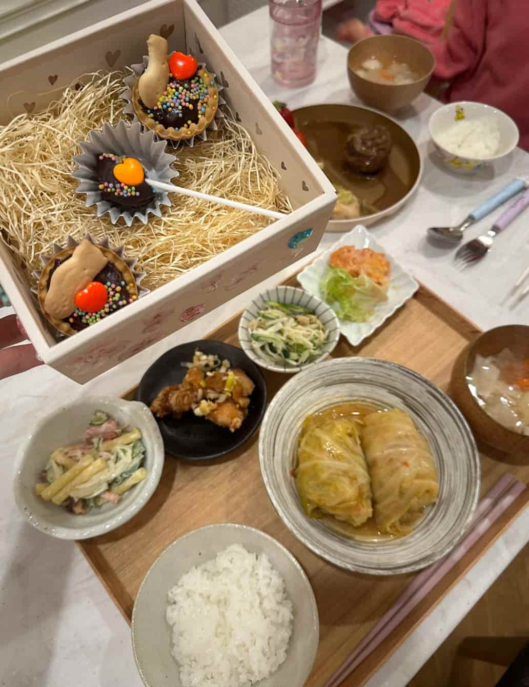 篠田麻里子、娘とバレンタインチョコ作り！可愛すぎる動物スイーツも登場