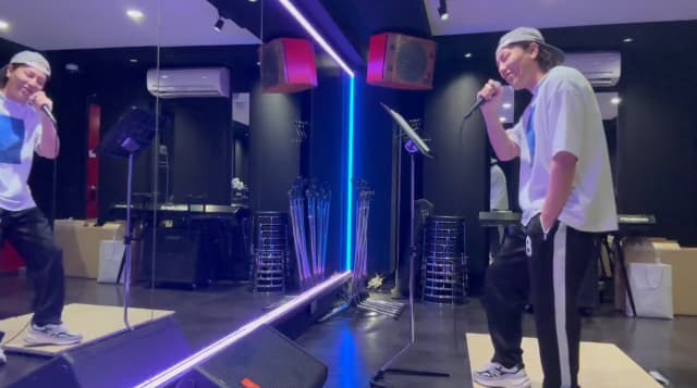 狩野英孝、「50TA横アリライブ」に向けた秘密特訓の様子を公開！ ファンから「お宝動画」と喜びの声