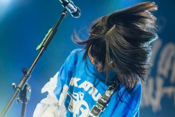 あのちゃん、ファンを熱狂させるライブパフォーマンス