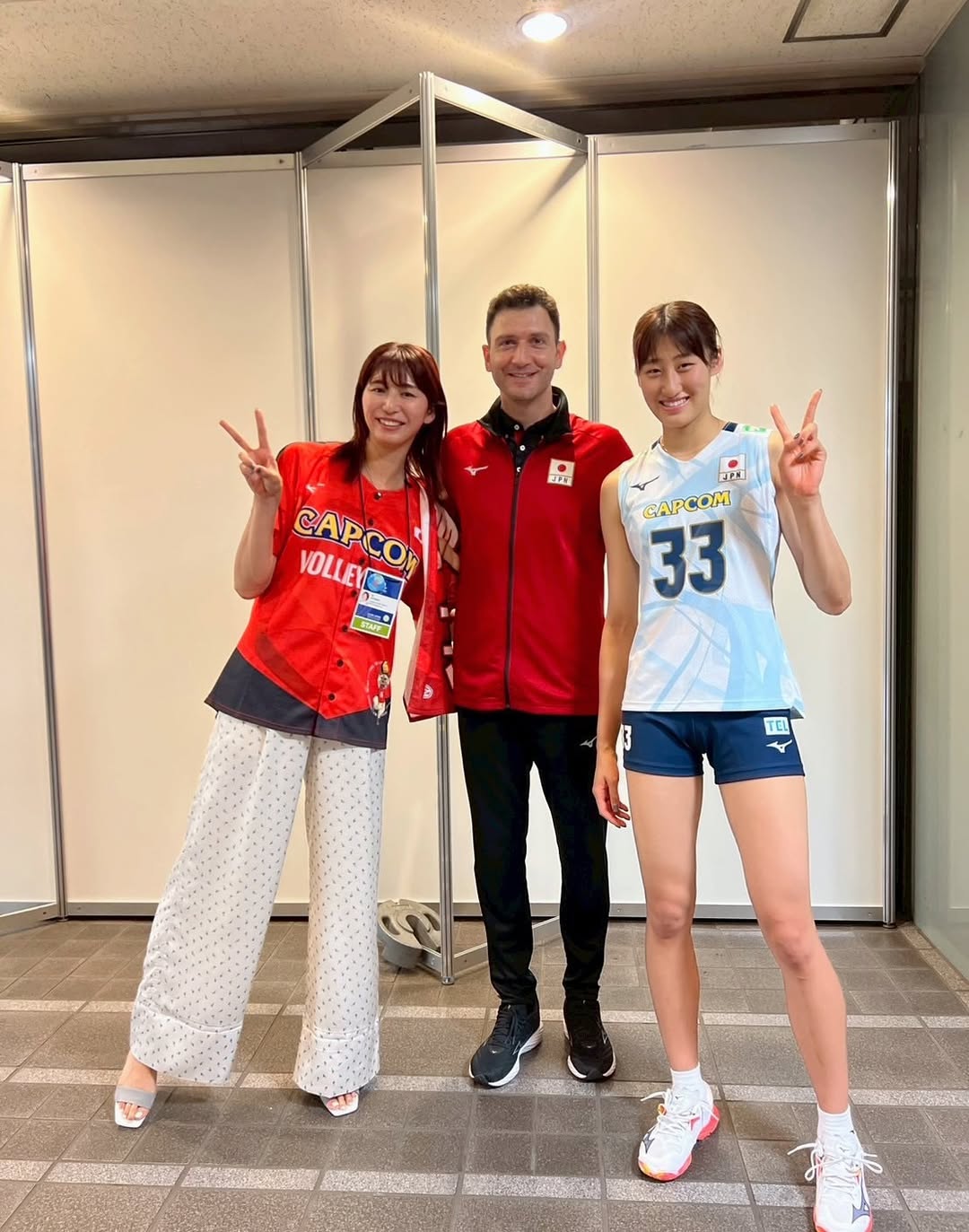 秋本愛が現監督と現役選手の娘のスリーショットでまるで「授業参観」な集合写真を公開