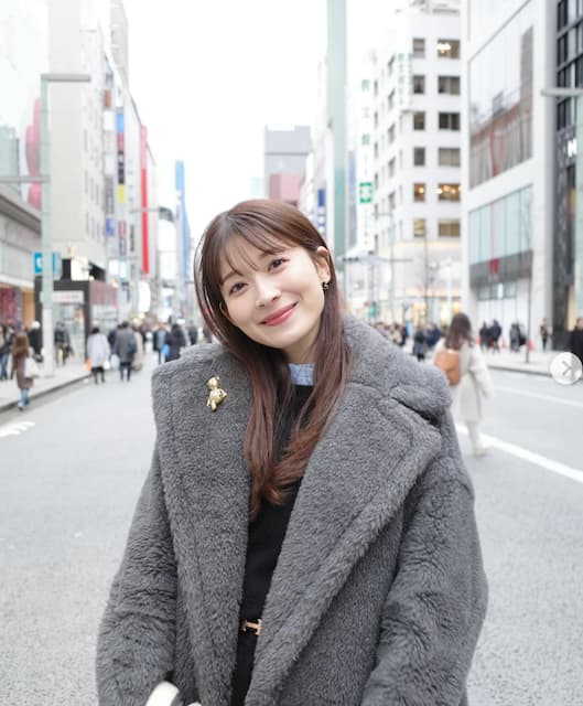 「熊のブローチ素敵ですね」山本里菜アナのオフショットにファンからコメント続々