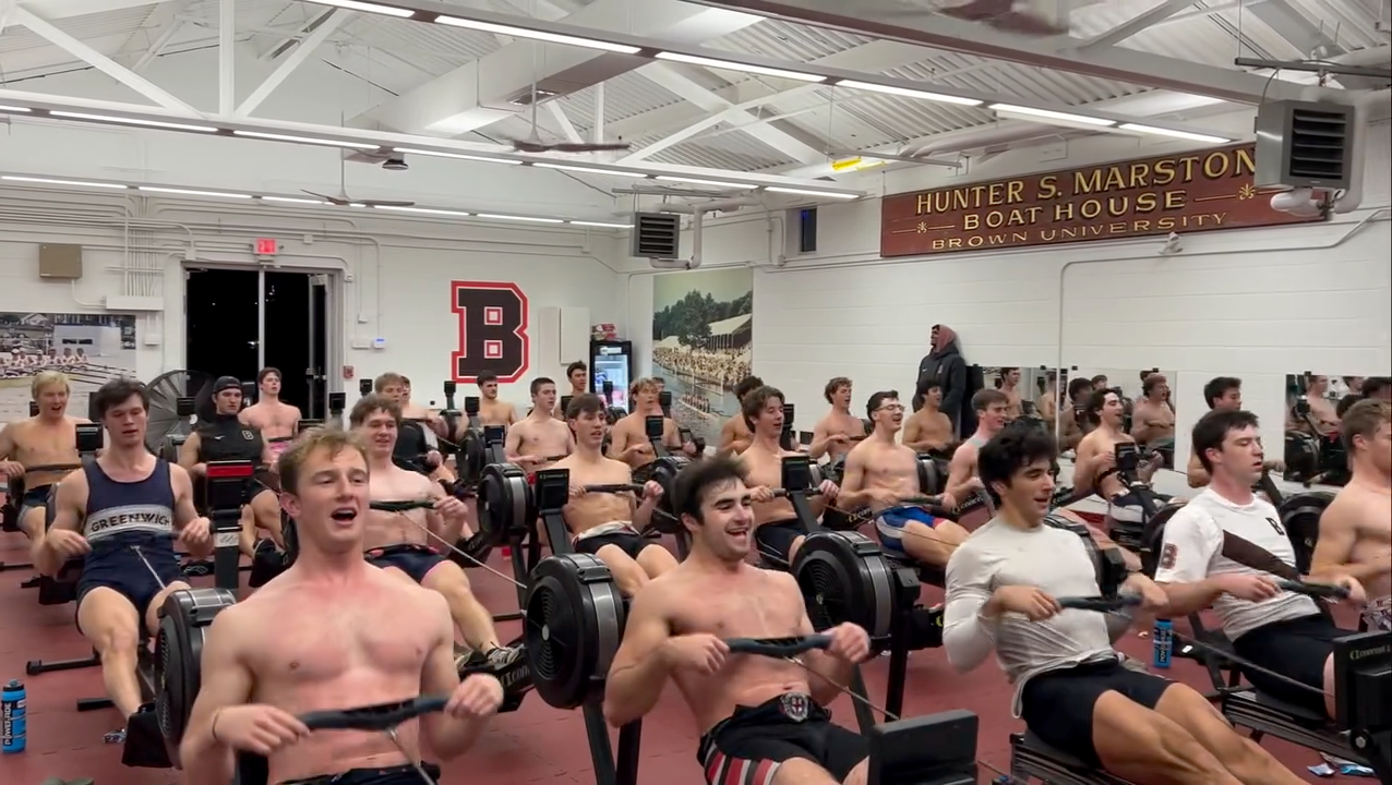 爆笑？ほっこり？名門大“ムキムキ集団”が歌う「Last Christmas」