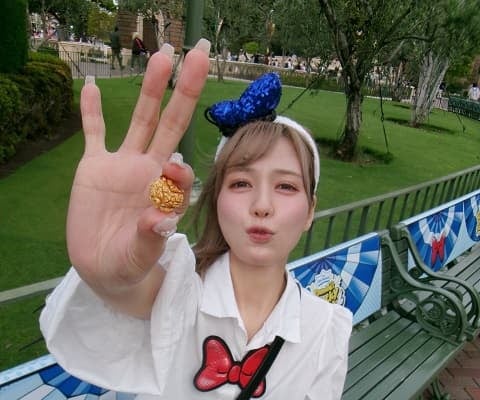 「さな・ダック可愛すぎる」イコラブ 諸橋沙夏がディズニーで”ドナパル”を満喫！楽しそうなショットにファンも笑顔