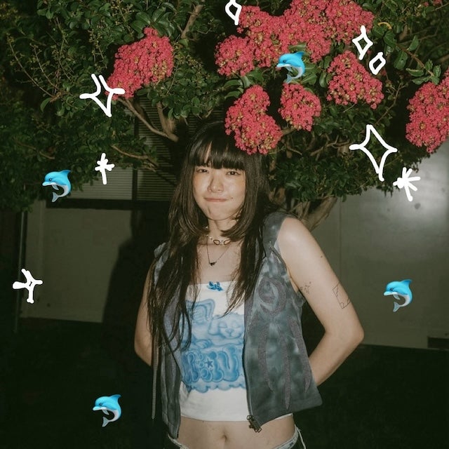 あいみょんが夏らしさ全開のへそ出しコーデを披露